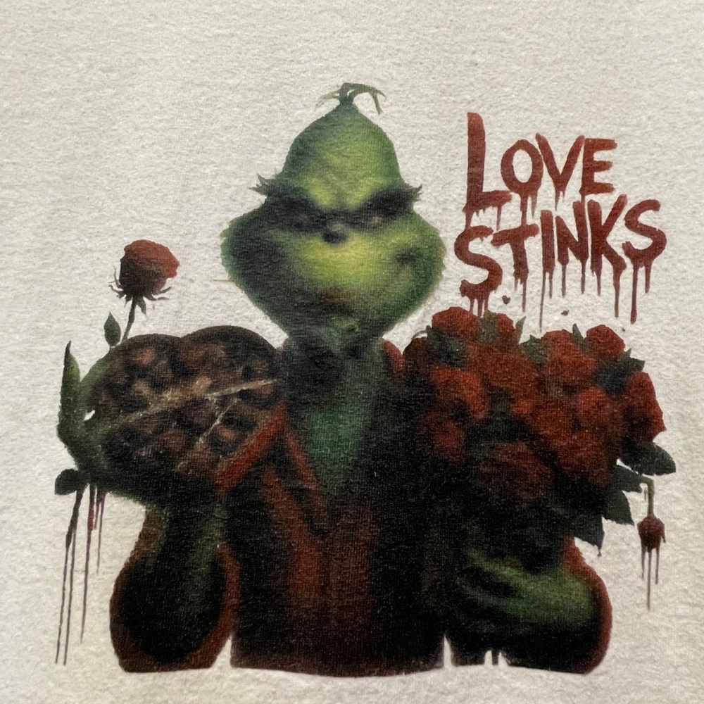 Graphic T-Shirt with Grinch Design XL 
NO TAG